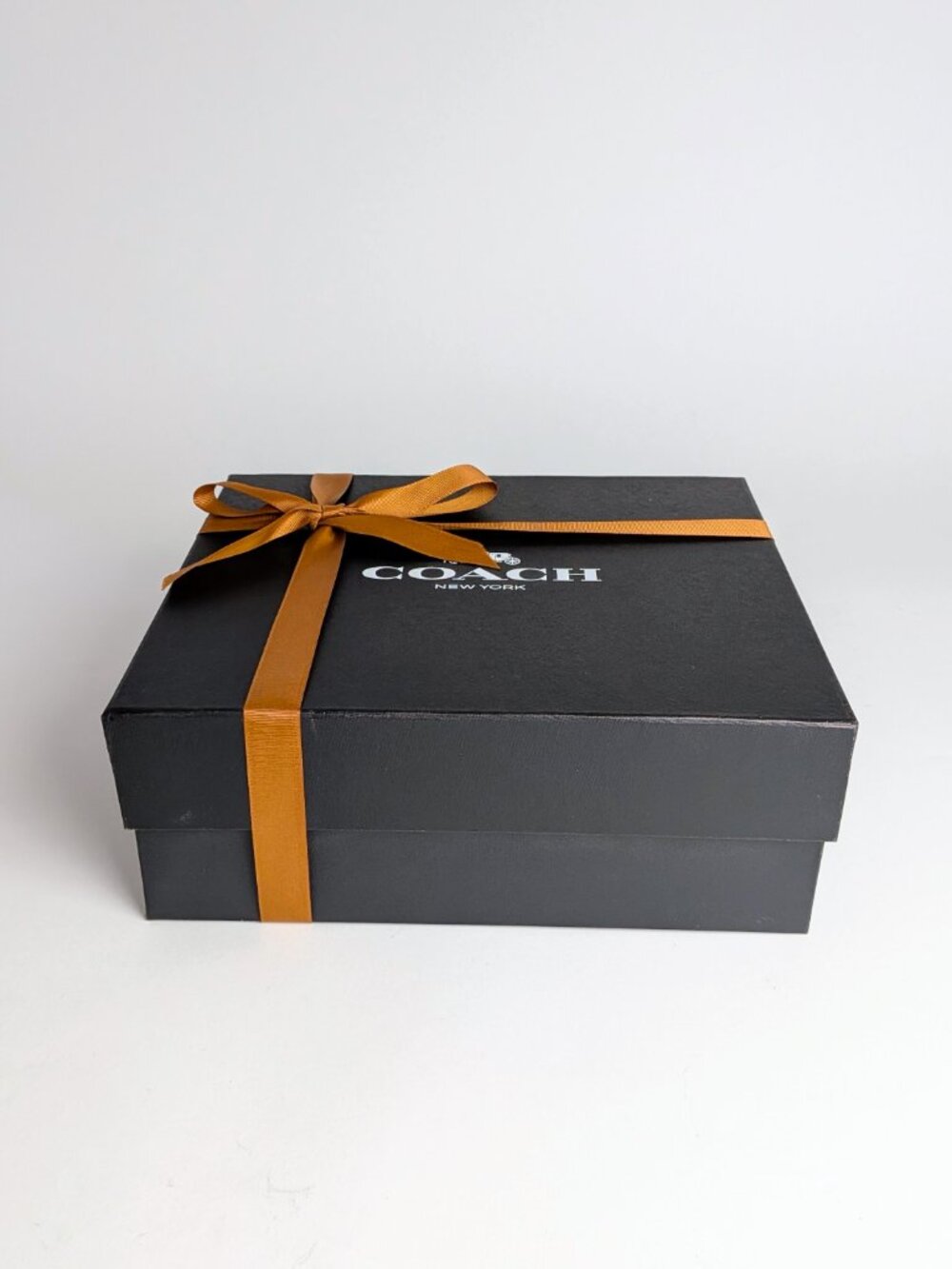 Authentic Coach Gift Box Set with Amber Ribbon & Sticker - Picture 3 of 6